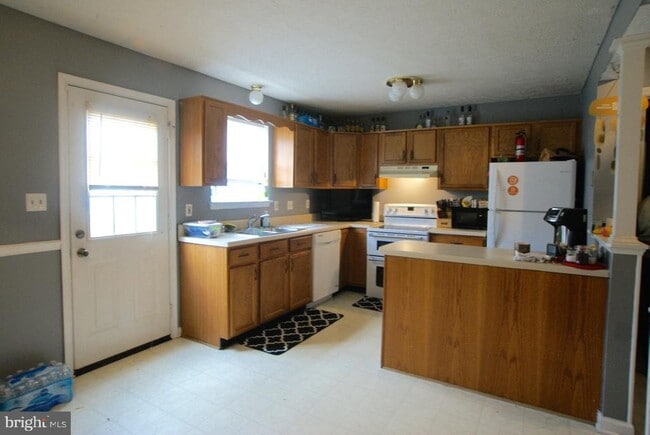 Building Photo - 403 Chatham Square