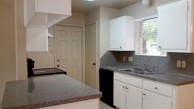 Building Photo - 240 N Forest Dr