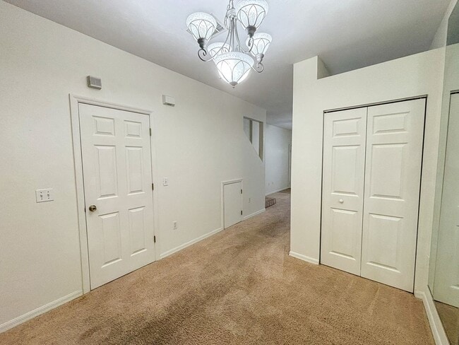 Building Photo - Victoria Station #156 - Pet Friendly!