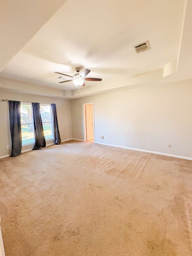 Building Photo - 1221 Walden St