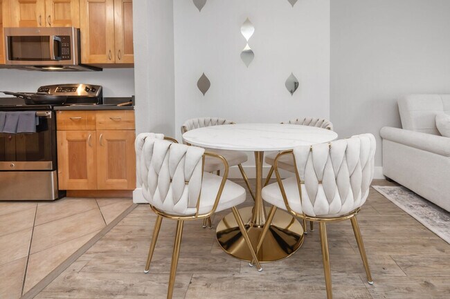 Building Photo - 4307 W Kennedy Blvd