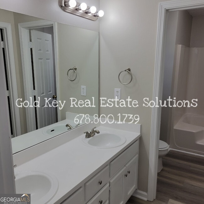 Building Photo - 915 Burning Bush Dr