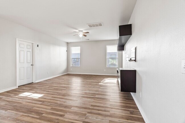 Building Photo - 914 Canyon Hill Ln