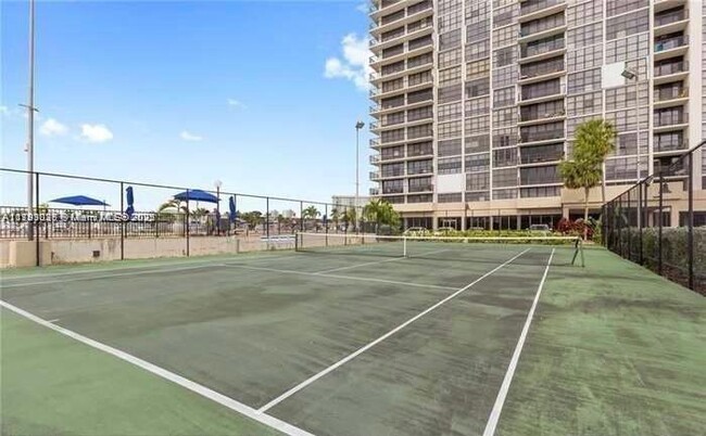 Building Photo - 2049 S Ocean Dr