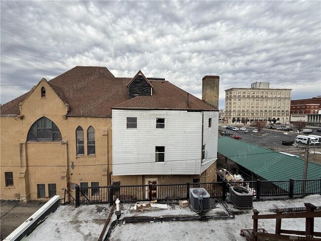 Building Photo - 44 W High St