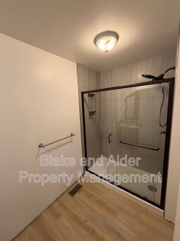 Building Photo - 5533 SW Lombard Ave