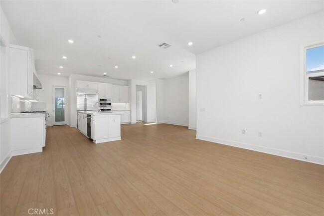 Building Photo - 125 Seep