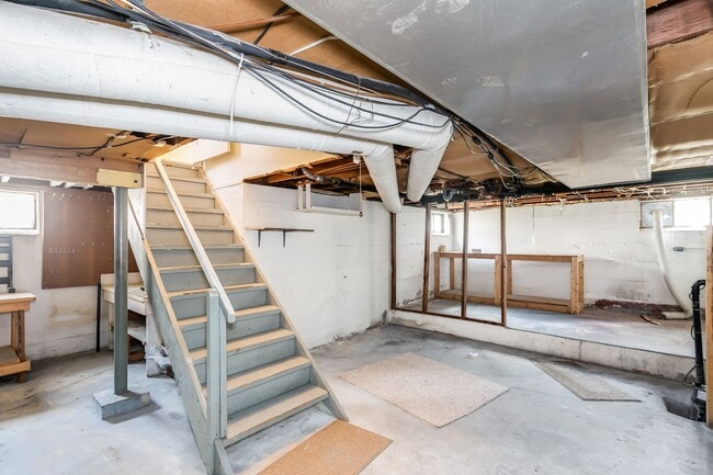 Building Photo - 516 S Erie Ave