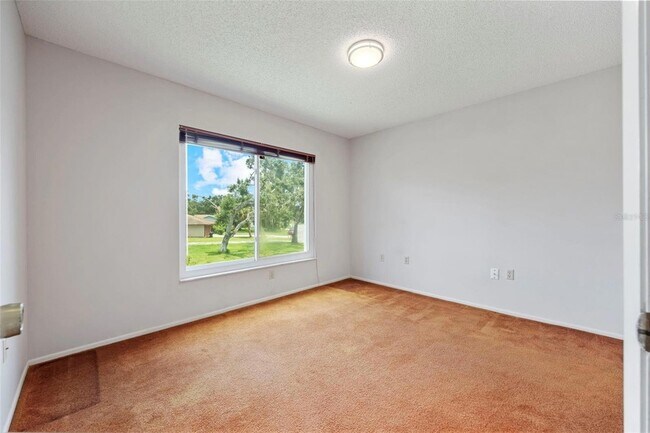 Building Photo - 8006 Oak Dr