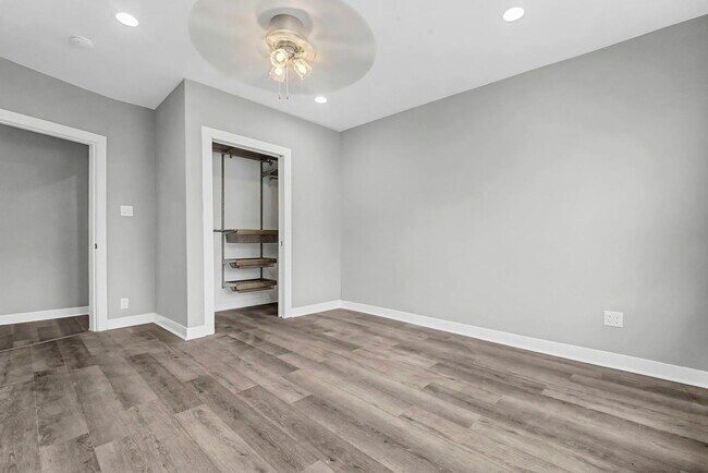 Building Photo - 2950 W Waveland Ave