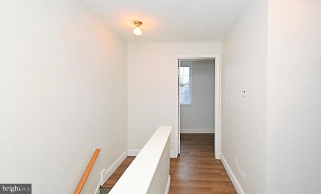 Building Photo - 1554 N Lawrence St