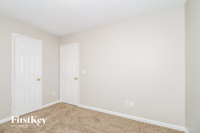 Building Photo - 3820 Spring Branch Dr