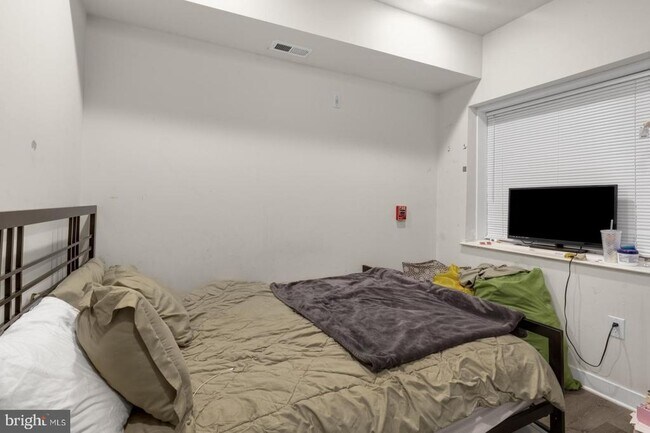 Building Photo - 19 S 44th St