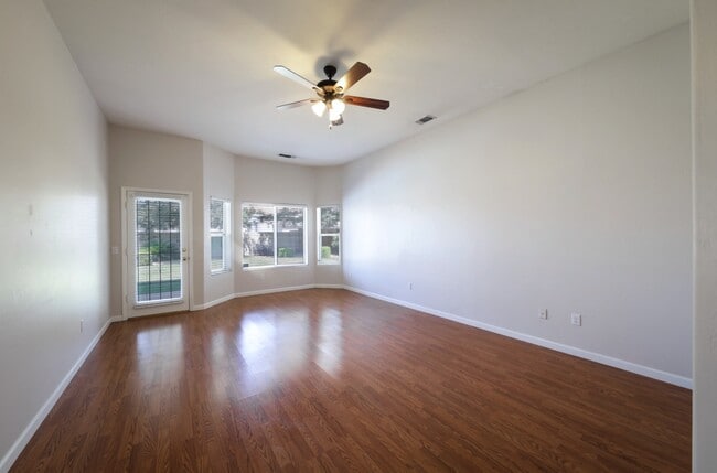 Building Photo - 4709 Laurel Springs Dr