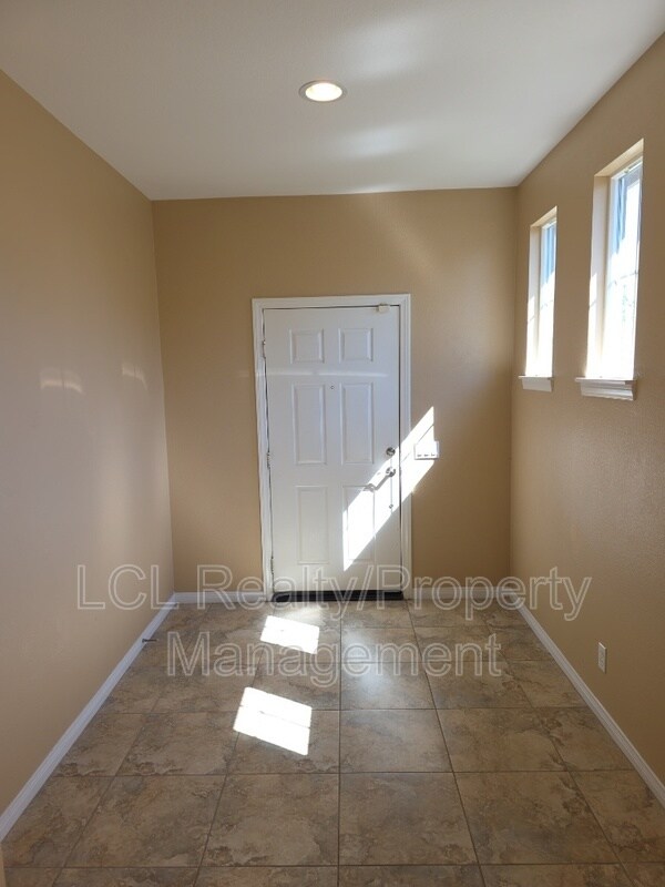 Building Photo - 27635 Whisperwood Dr