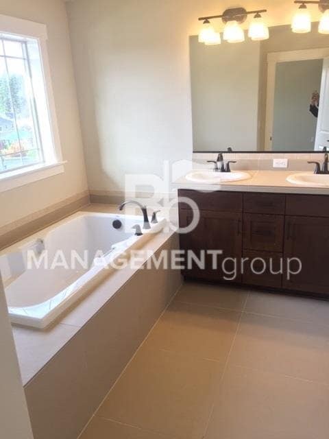 Building Photo - Beautiful Home in Bethany/NW Portland with Full access to Pool & Rec Center!