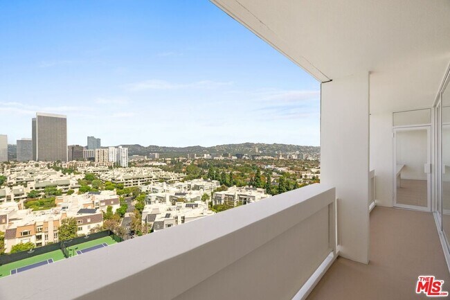 Building Photo - 2222 Ave of the Stars