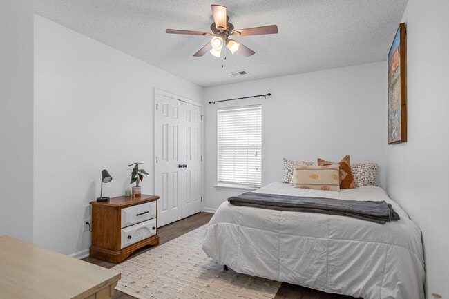 Building Photo - Ranch Style Home in Hunt Club For Rent!