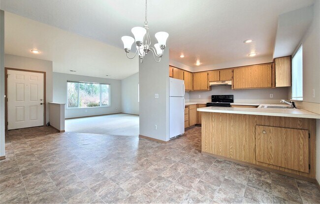 Building Photo - Charming 3 Bed/ 1.5 Bath Home Available in Lake Stevens