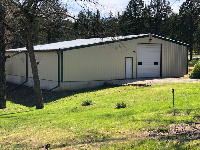 Building Photo - 3 Bedroom 2.5 Bath Home in the country!