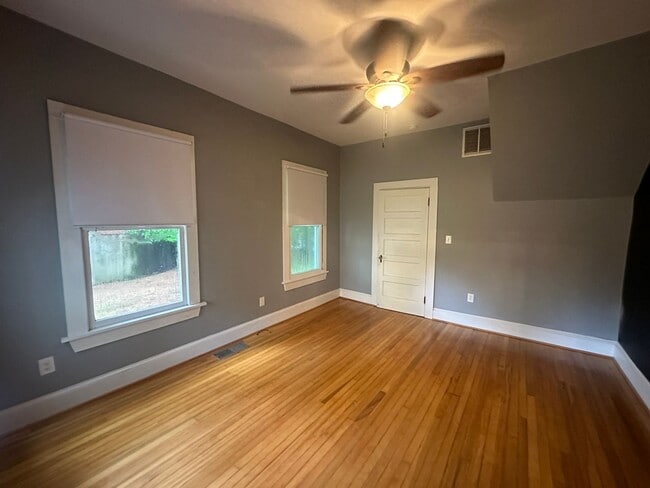 Building Photo - Gorgeous 3 Bed 2 Bath Haymount Home