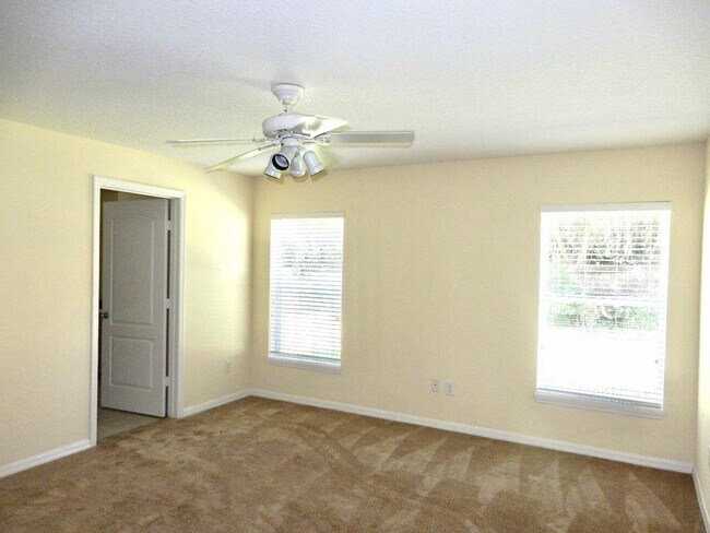 Building Photo - Nice 4/2.5 Two Story Home in Bakers Crossing