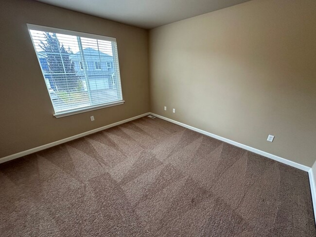 Building Photo - 1415 Grindstone Dr SE
