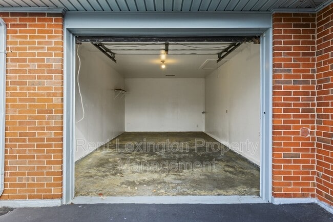 Building Photo - 1707 Sarasota Ct