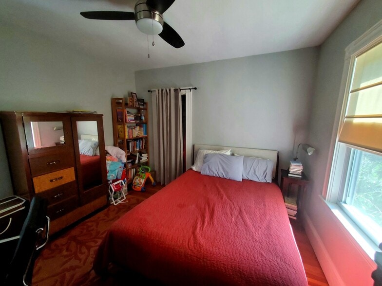 Bedroom 2, quiet and bright - 59 Cameron Ave