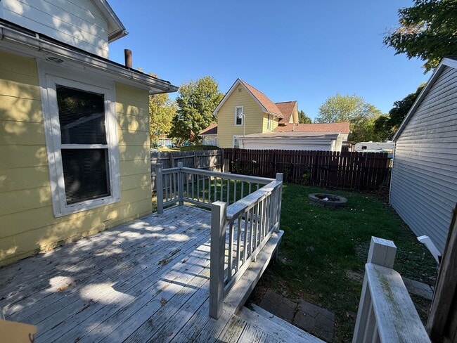 Building Photo - Spacious Two-Bedroom Home