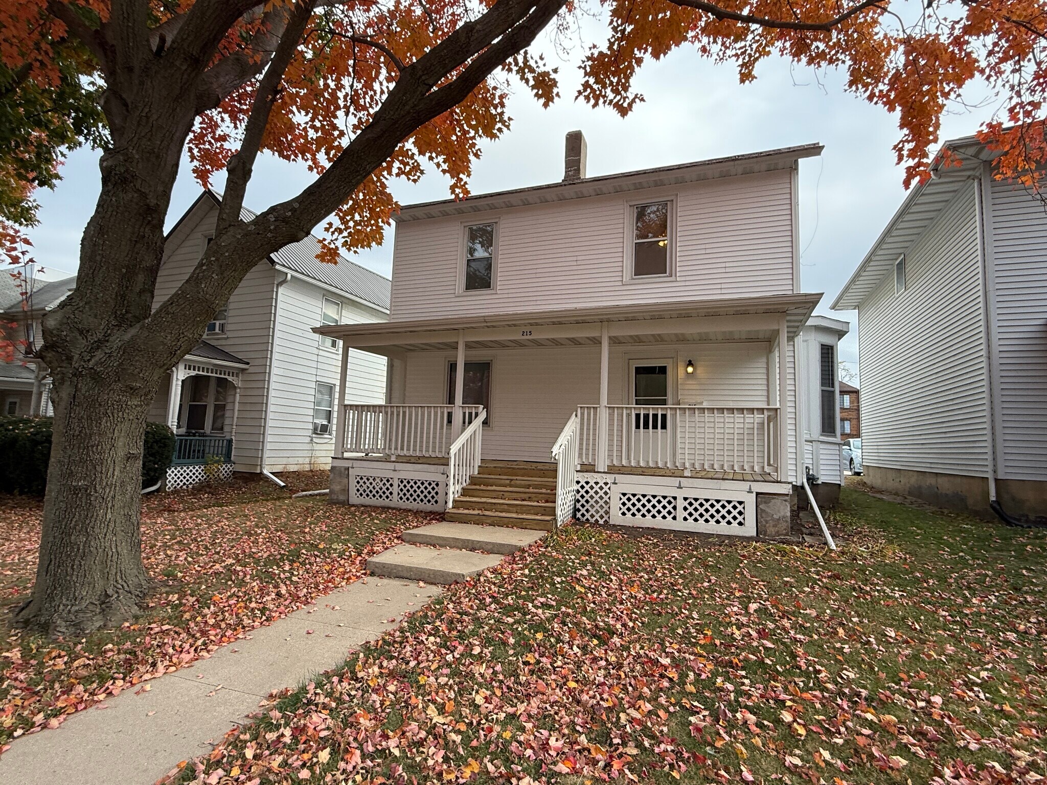 Building Photo - 215 E Bloomington St