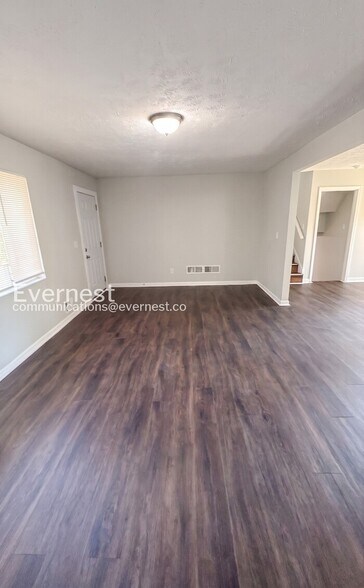 Building Photo - 193 W Canterbury Dr