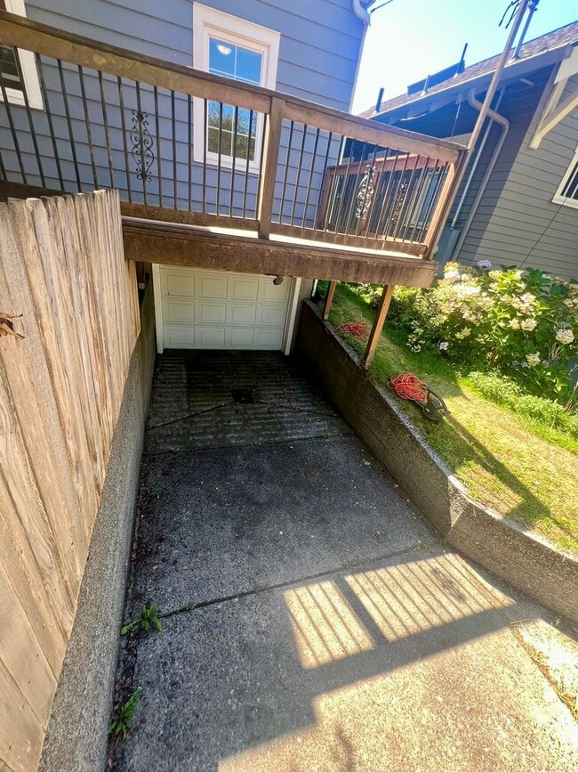 Building Photo - Updated 1920s 4BD