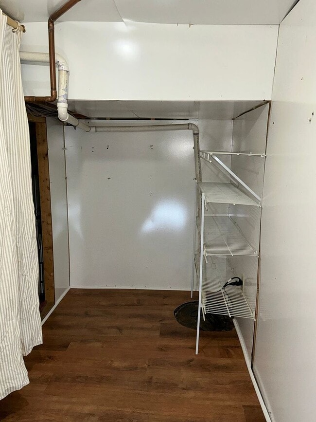 Building Photo - Beautiful 3BR 3.5BA 3 level townhome locat...