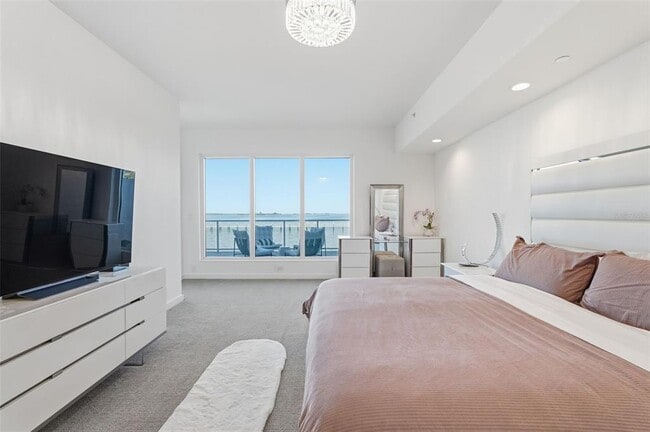 Building Photo - 920 N Osceola Ave