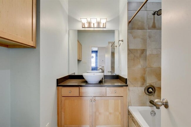 Building Photo - 1203 E 2nd St