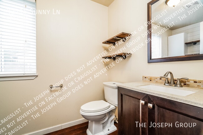 Building Photo - 32214 Sunny Ln