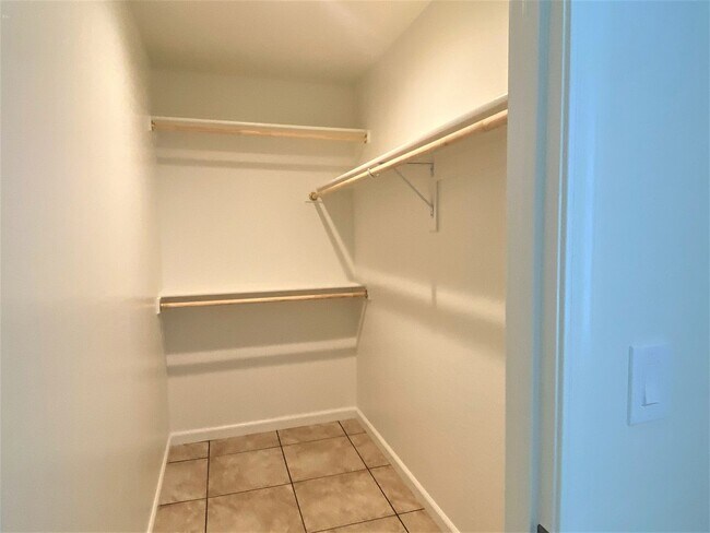 Building Photo - 9501 E Magma Dr
