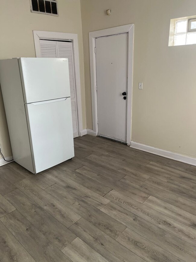 Building Photo - 1243 S Karlov Ave