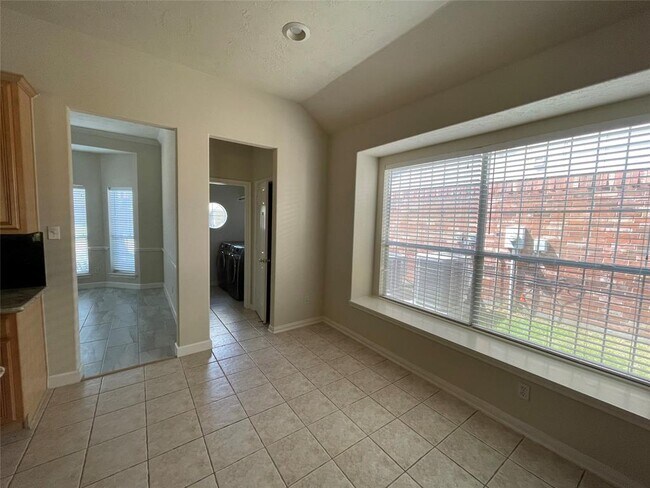 Building Photo - 5934 Heathmoor Ln