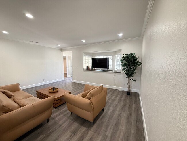 Building Photo - Secluded 3/2 in the heart of Sylmar