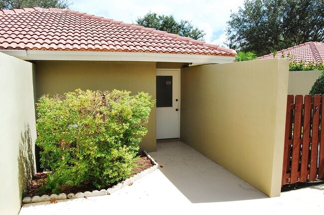 Building Photo - 120 Old Meadow Way