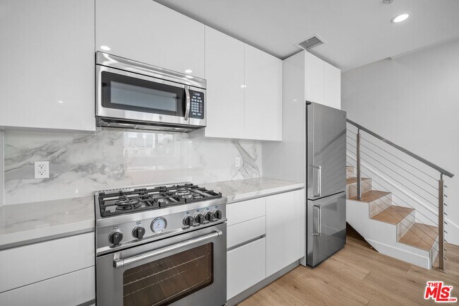 Building Photo - 957 Figueroa Terrace