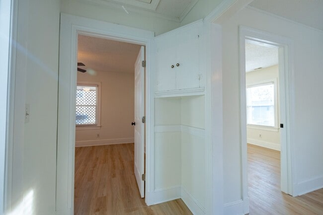 Building Photo - Charming 2 bedroom, 1 bath house