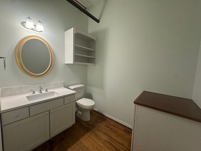 Building Photo - 811 Cook Building