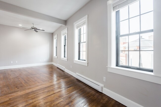 Building Photo - 534 Tremont St