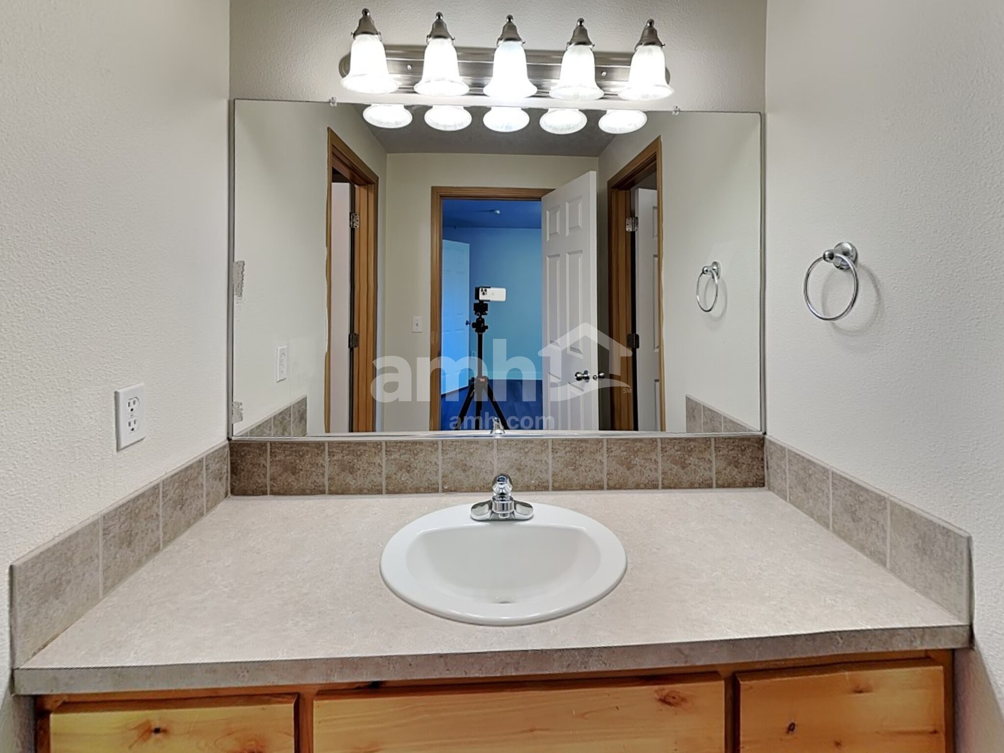 Building Photo - 475 Donna Dr
