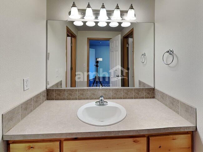 Building Photo - 475 Donna Dr