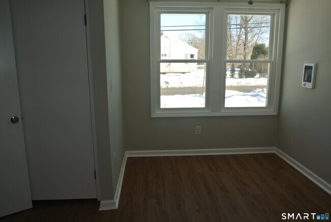 Building Photo - 492 W River St