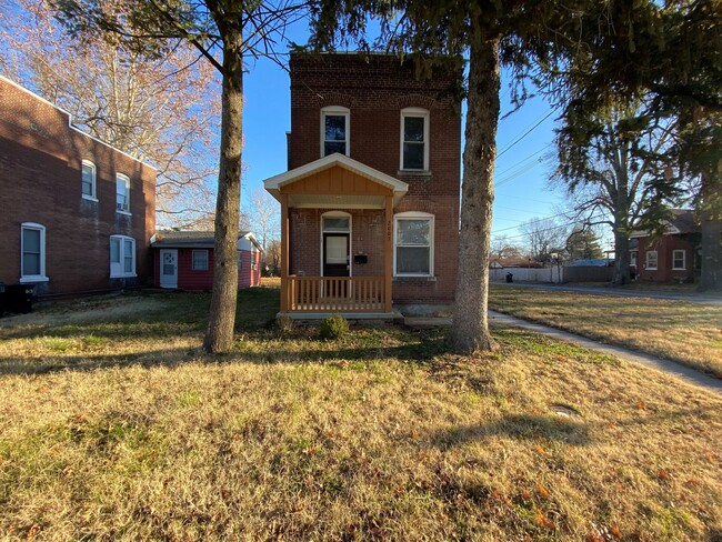 Primary Photo - Spacious 3-Bedroom Historic Home in Bellev...